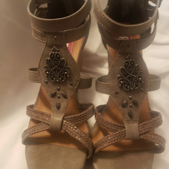 pop Platform Wedge Sandals Grey Distress NWOT - Picture 6 of 9